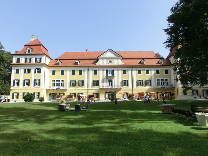 Datei:Schloss Kogl Rückseite.jpg