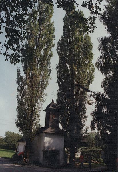 Datei:Kapelle 1992 Pappeln.jpg