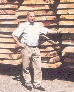 ManfredHolz Kopie.jpg