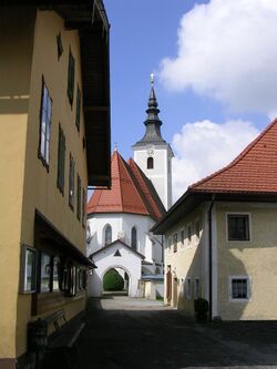 RZR DSCN2817b Kirchenplatz.JPG