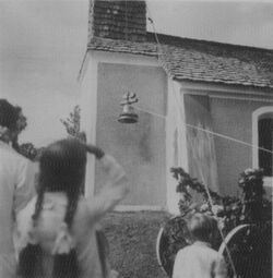 Glockenweihe um 1930 Aufziehen.jpg