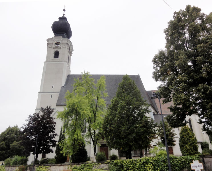 Datei:Südansicht der Pfarrkirche St. Georgen im Attergau.jpg