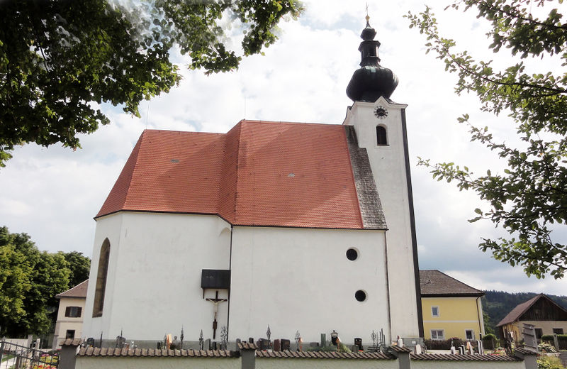 Datei:Pfarrkirche Weißenkirchen im Attergau, Nordansicht.jpg