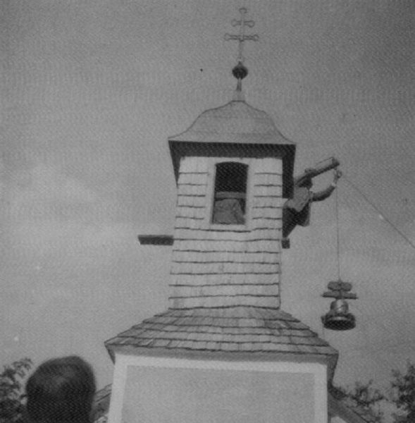 Datei:Glockenweihe um 1930 Glockenturm.jpg