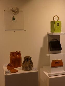 Zwach 2016 2 MonikaMayrhofer Taschen aus Ton.JPG