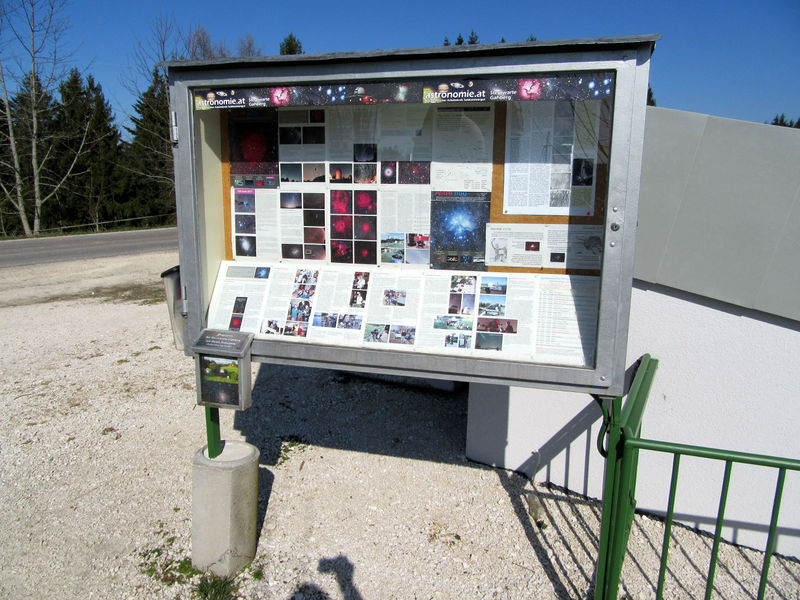 Datei:Schaukasten bei der Sternwarte Gahberg.jpg