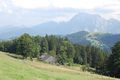 Ausblick vom Hongar zum Gmundner Berg, dahinter der Traunstein