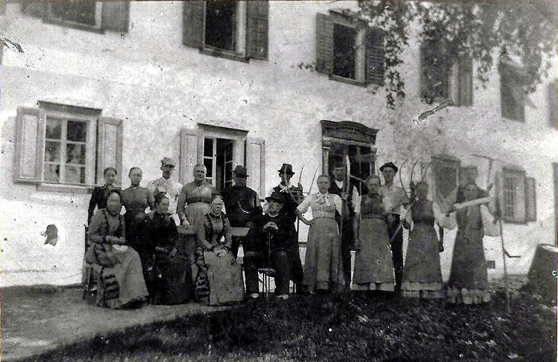 Datei:Lexenhof 1893 Fam-Gesinde-Gäste.jpg