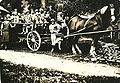 Zubringerdienst auf dem Leiterwagen um 1930