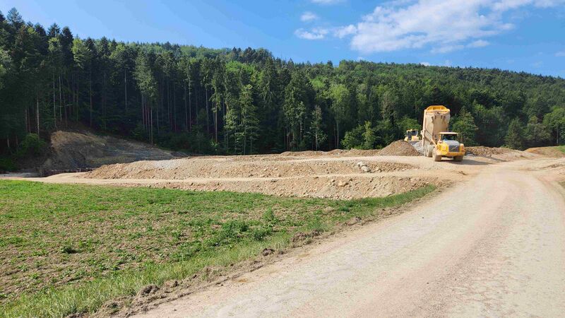 Datei:Hochwasserbecken am Klausbach 20260730.jpg