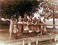 Einheimische und Gästekinder treffen sich am See - 1913