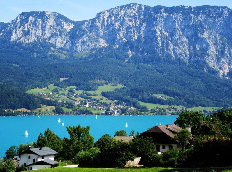 Datei:Ausblick von Stockwinkl nach Steinach am Attersee.jpg