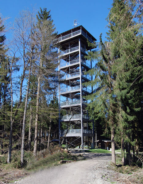 Datei:Attersee-Aussichtsturm am Lichtenberg.jpg