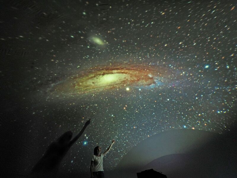 Datei:Sonja Hufnagl Transportables Planetarium.jpg