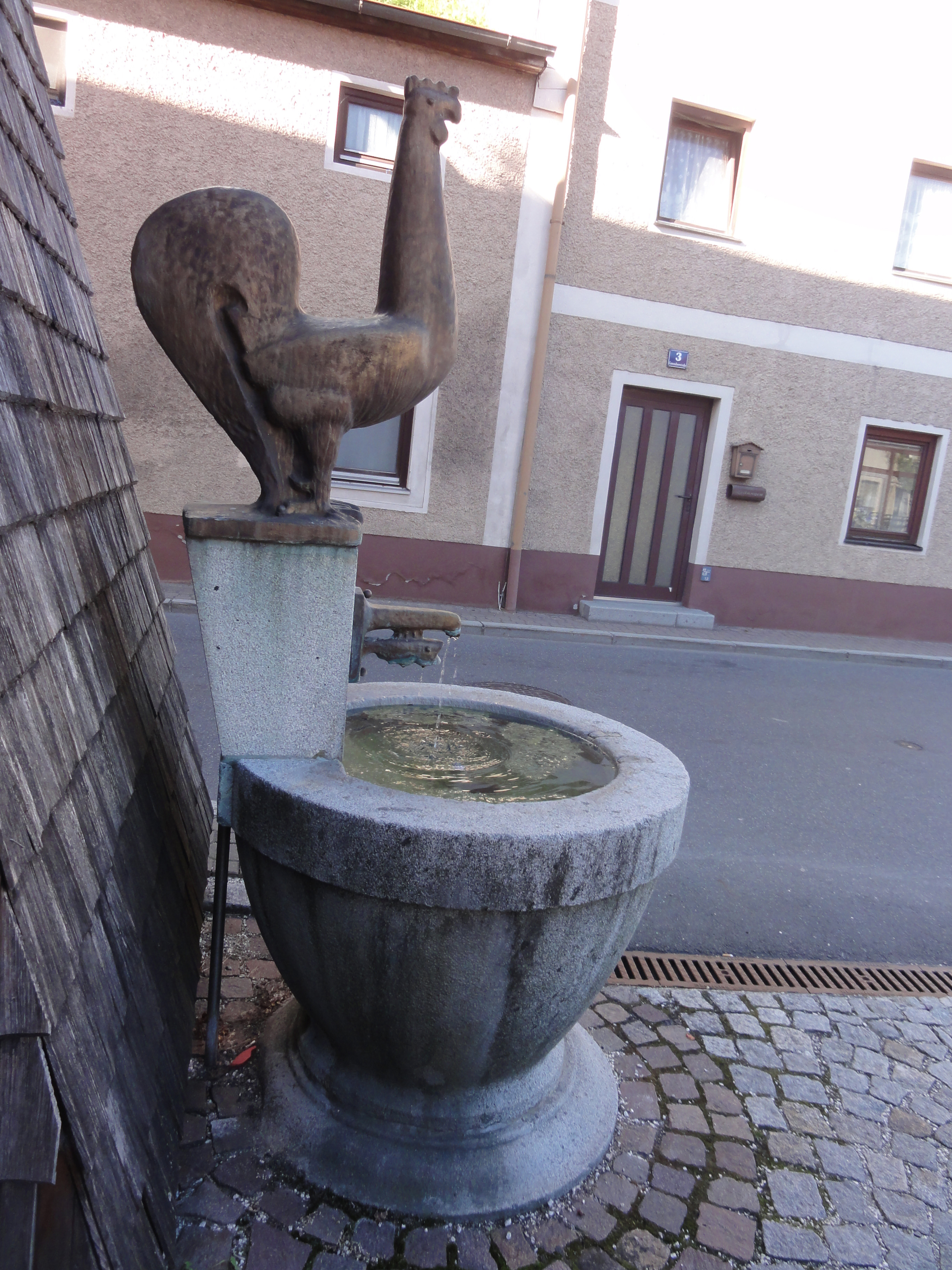 Brunnen beim Heimathaus in Schörfling