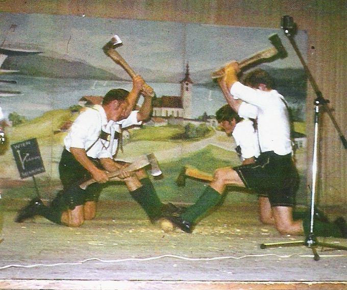 Datei:SWN Trachtengruppe 2.jpg