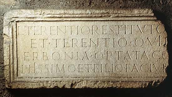 Datei:Römische Grabinschrift.jpg