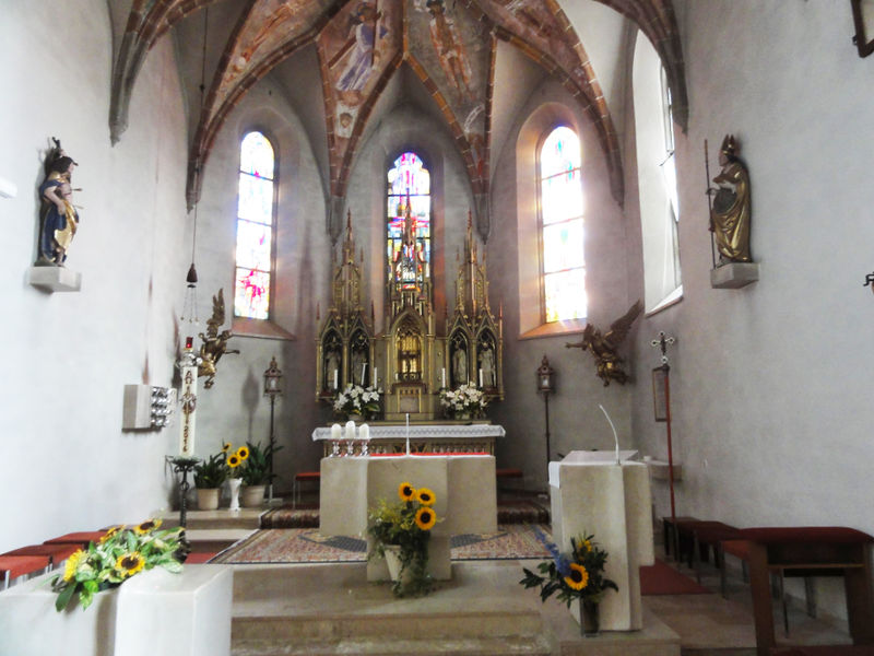 Datei:Altar in der Pfarrkirche Weyregg.jpg