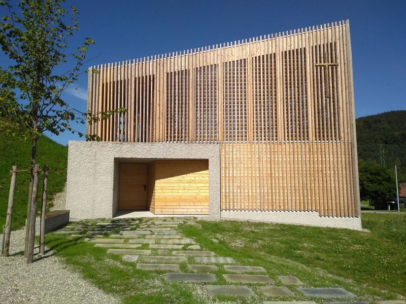 Datei:Auferstehungskapelle Straß Eingangsseite.jpg