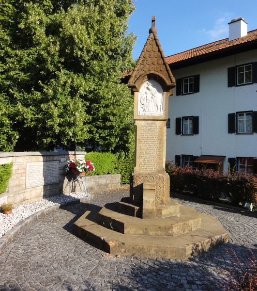 Datei:Kriegerdenkmal in Nußdorf.jpg