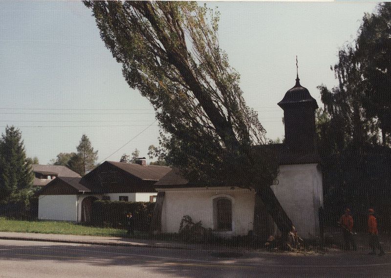 Datei:Kapelle 1992 Pappeln Fällung.jpg