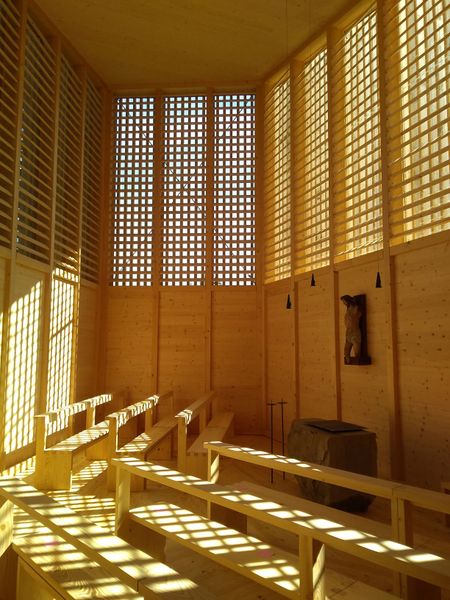 Datei:Auferstehungskapelle Straß Innenansicht.jpg