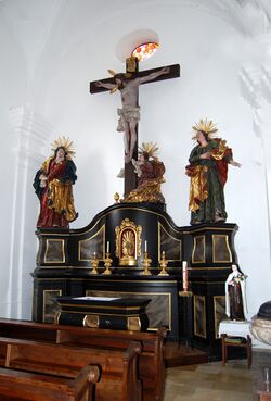 Kreuzkapelle an der Nordseite der Pfarrkirche.jpg