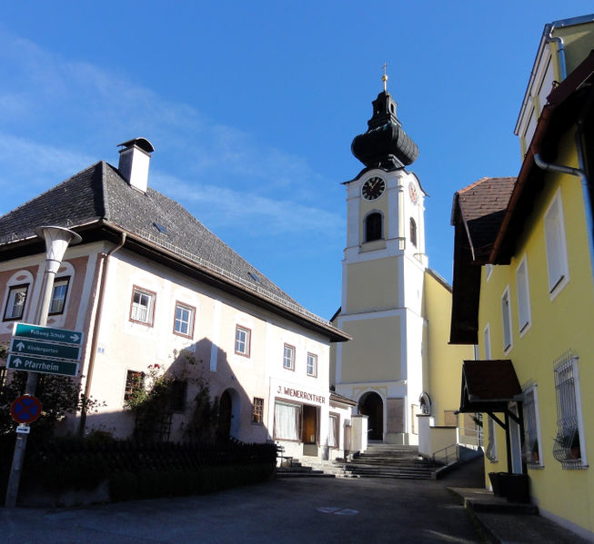Datei:Pfarrkirche Unterach, Eingangsseite.jpg