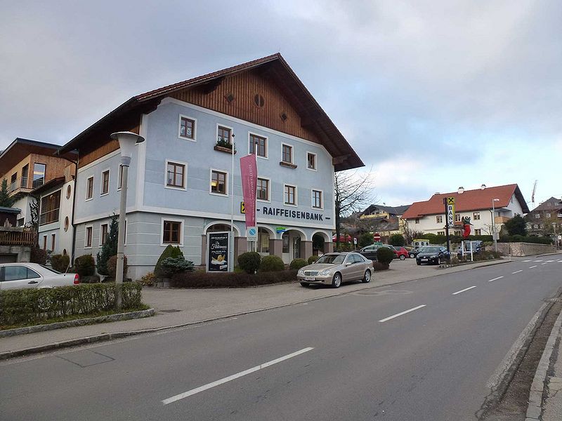 Datei:Raiffeisenbank2013.jpg