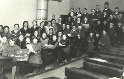 Volksschule Nußdorf2Kl1932.jpg