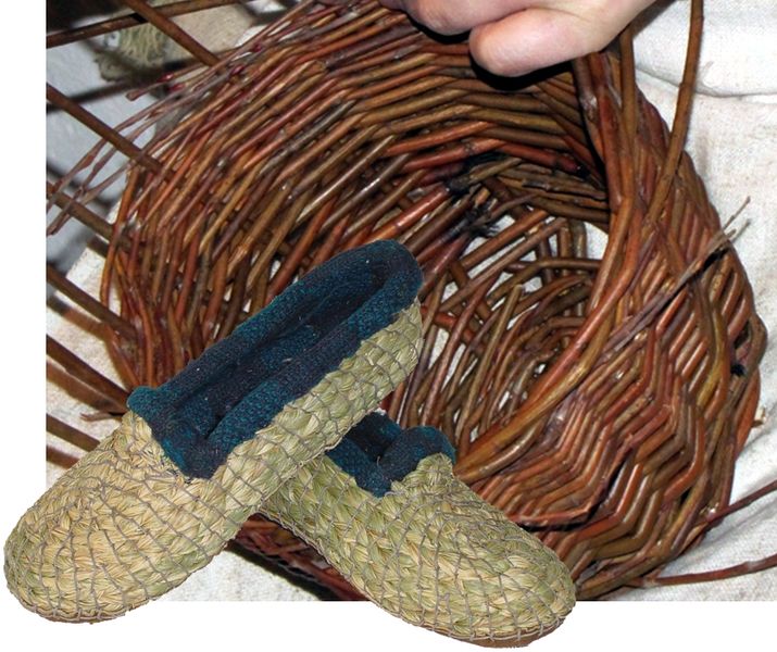 Datei:Korb Raschschuhe.jpg