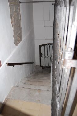Kreuzkapelle, Abgang zur Priestergruft.JPG