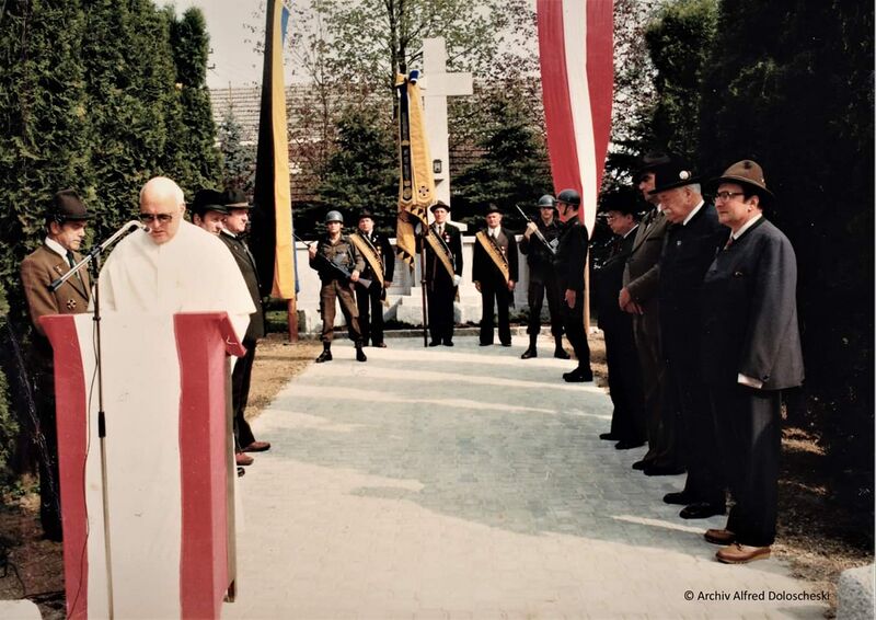 Datei:Kriegerdenkmaleinweihung-1981.jpg