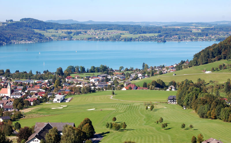 Datei:Golfplatz in Weyregg.jpg