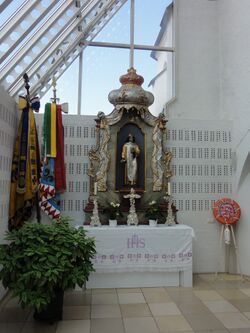 Linker Seitenaltar (im Nordanbau) in der Pfarrkirche Seewalchen.jpg