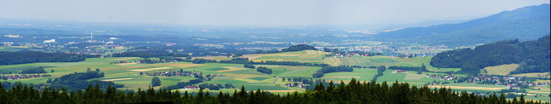 Datei:Gemeinde Berg in Attergau, Ansicht vom Lichtenberg.jpg