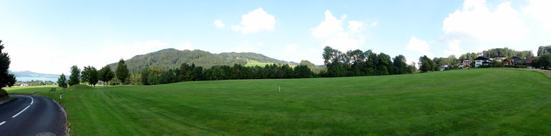 Datei:Golfplatz in Weyregg, Panorama.jpg