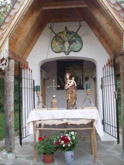 Hubertuskapelle Altar.jpg