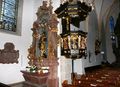 Kanzel in der Pfarrkirche St. Georgen mit li. Seitenaltar