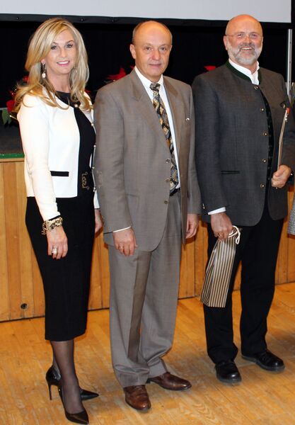 Datei:2019 Silbernes. Verdienstzeichen Seewalchen.jpg