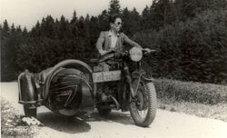 Fahrschule mit Beiwagen.jpg