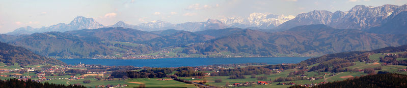Datei:Panoramabild Attersee von Westen.JPG