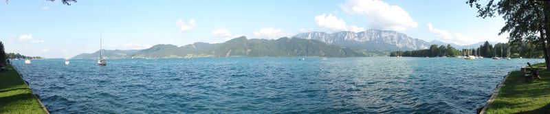 Datei:Panorama vom Badeplatz Zell in Nußdorf am Attersee.jpg
