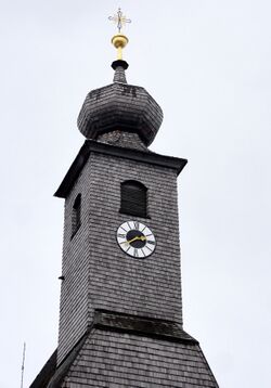 Turm der Pfarrkirche Abtsdorf.jpg