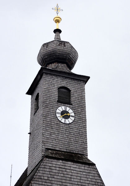 Datei:Turm der Pfarrkirche Abtsdorf.jpg