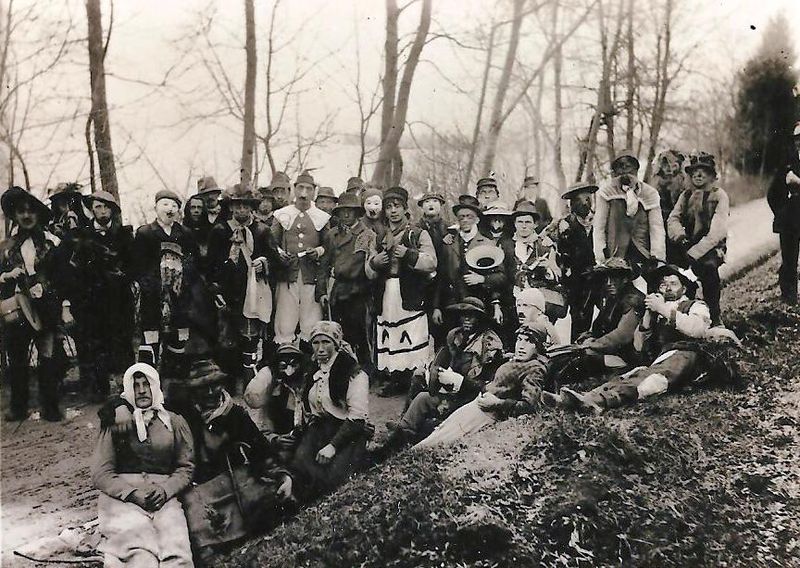 Datei:Faschingszug 1926.jpg