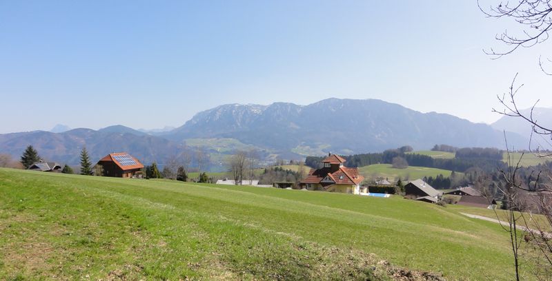 Datei:Ausblick von oberhalb Lichtenbuch.jpg