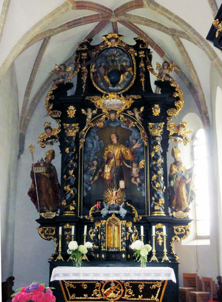 Datei:Altar der Pfarrkirche Abtsdorf mit Laurentiusbild.jpg