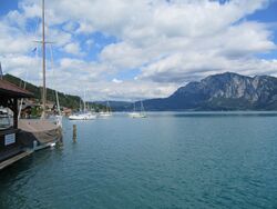 Ausblick von vom Bootssteg am Attersee in Unterach nach Norden.jpg