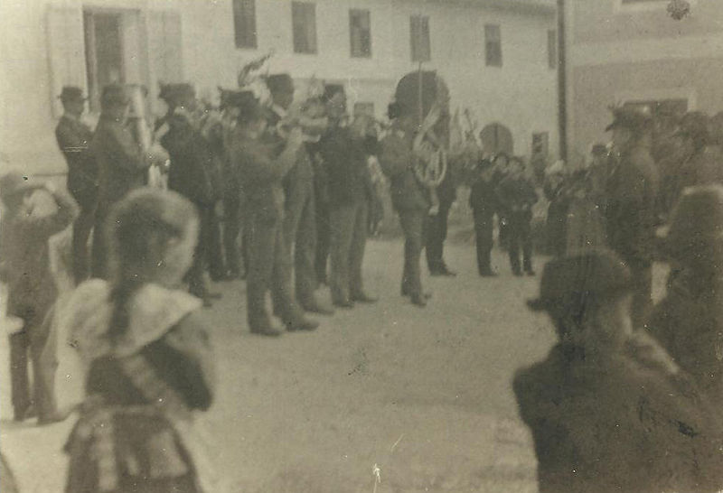 Datei:MusikVeteranenParade1902.jpg